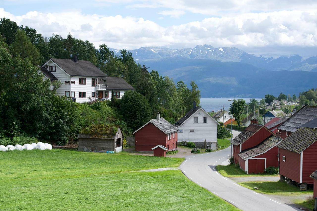 Mo Gardsferie-Pers Frukthage Villa Øystese Екстериор снимка